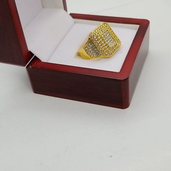 Mans ring - Picture 2 of 3